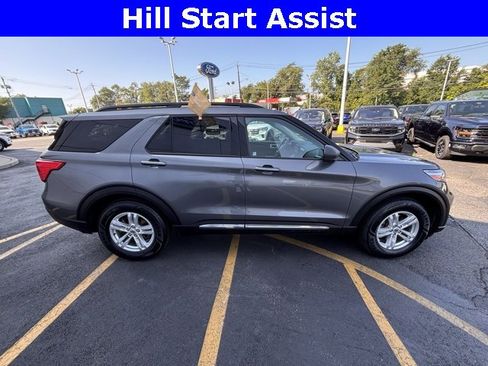 Certified 2022 Ford Explorer XLT image 9