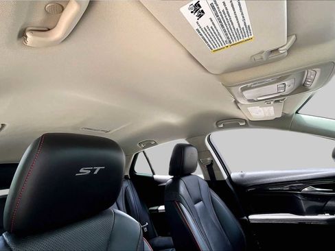 Used 2022 Buick Envision Essence w/ Sport Touring Package FWD image 13