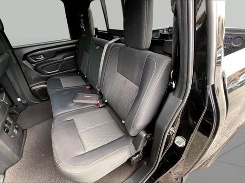 Used 2019 Nissan Titan SV w/ SV Convenience Package RWD image 19