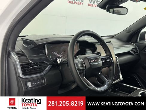 Used 2025 GMC Acadia Elevation image 12