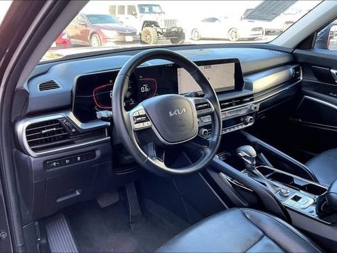 Used 2025 Kia Telluride LX FWD image 14