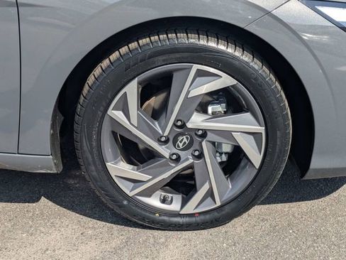 Used 2025 Hyundai Elantra Limited image 11