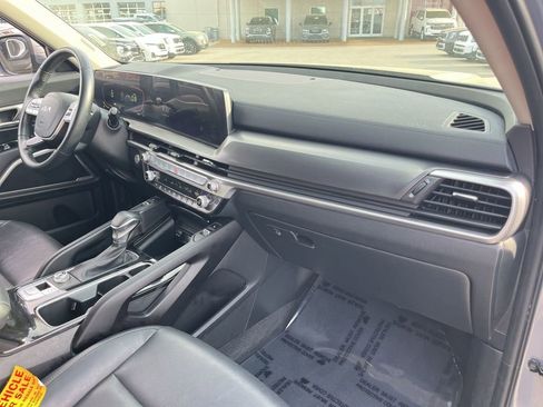 Used 2025 Kia Telluride S FWD image 32