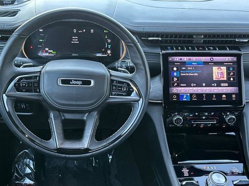 Used 2023 Jeep Grand Cherokee Overland w/ Advanced Protech Group III AWD/4WD image 14