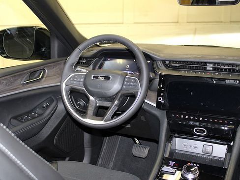 New 2026 Jeep Grand Cherokee Altitude AWD/4WD image 13