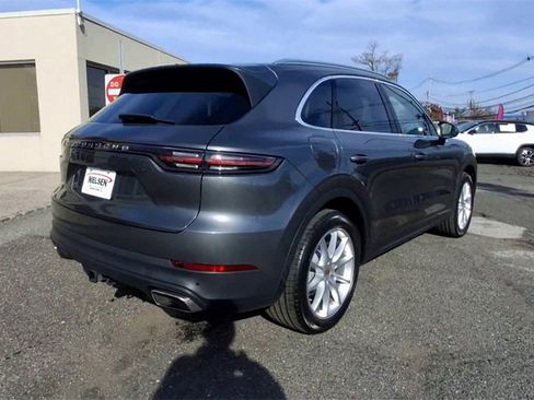 Used 2023 Porsche Cayenne Platinum Edition image 8