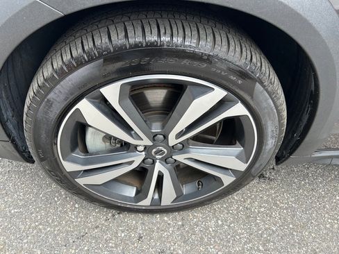 Certified 2025 Volvo V60 B5 Cross Country Plus image 4