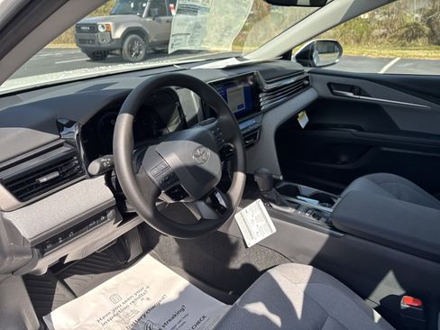 New 2025 Toyota Camry LE w/ Convenience Package FWD image 17