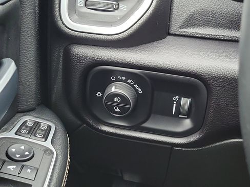 Used 2024 RAM 2500 Big Horn w/ Bed Utility Group image 12