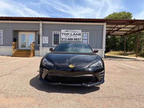Used 2017 Toyota 86 RWD image 3
