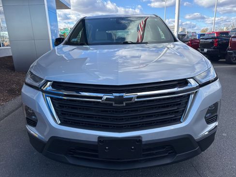 Used 2022 Chevrolet Traverse LS image 3