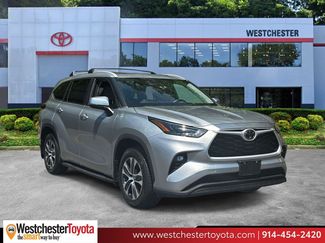 Used 2023 Toyota Highlander XLE AWD/4WD video 1