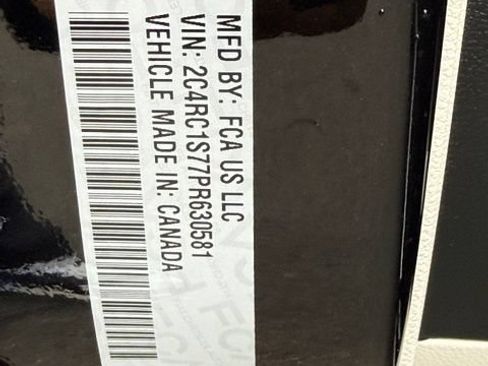 Used 2023 Chrysler Pacifica Limited FWD image 47