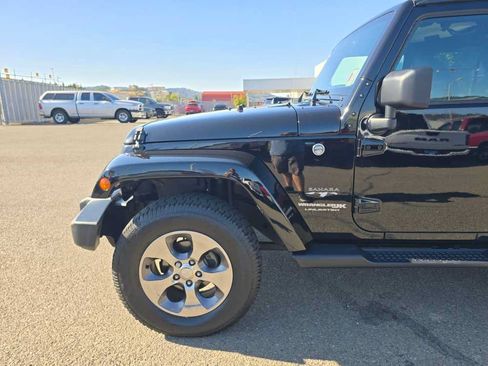 Used 2018 Jeep Wrangler Unlimited Sahara AWD/4WD image 19