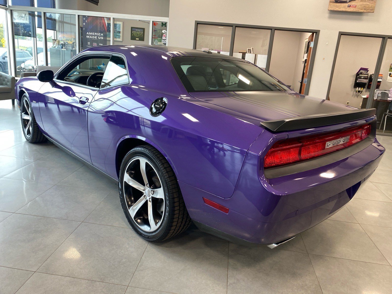Used 2014 Dodge Challenger R/T RWD image 3