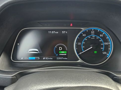 Used 2022 Nissan Leaf SV image 12