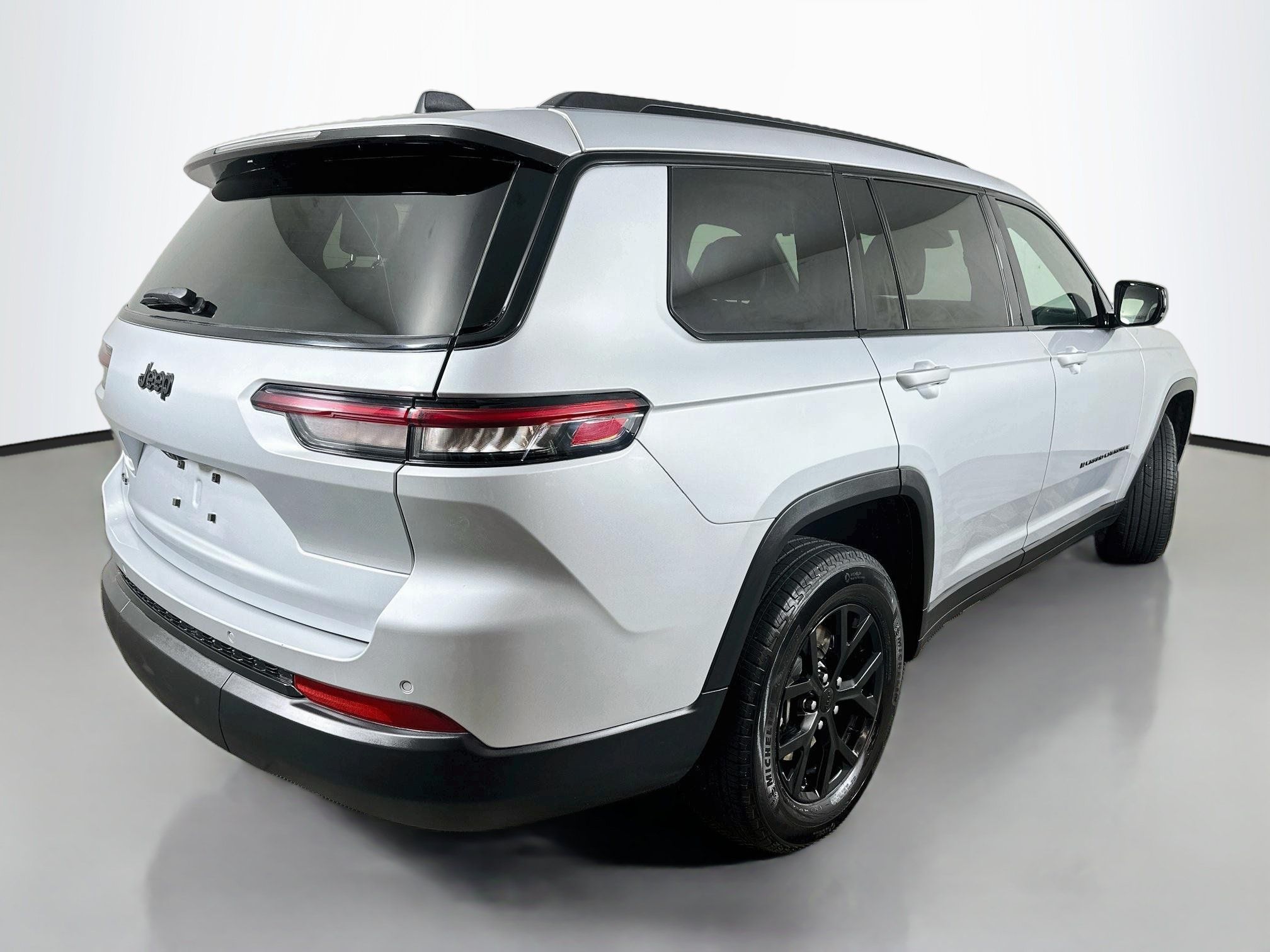 Used 2024 Jeep Grand Cherokee L Laredo AWD/4WD image 7
