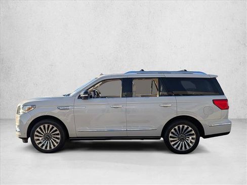 Used 2019 Lincoln Navigator Reserve image 6