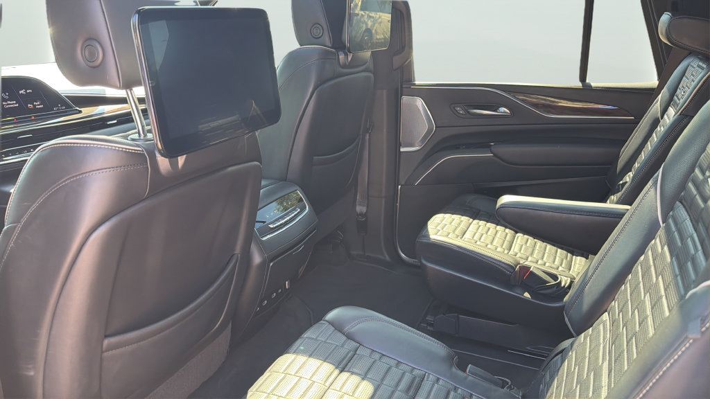 Used 2022 Cadillac Escalade Premium Luxury Platinum AWD/4WD image 25