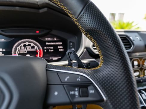 Used 2021 Lamborghini Urus AWD/4WD image 13