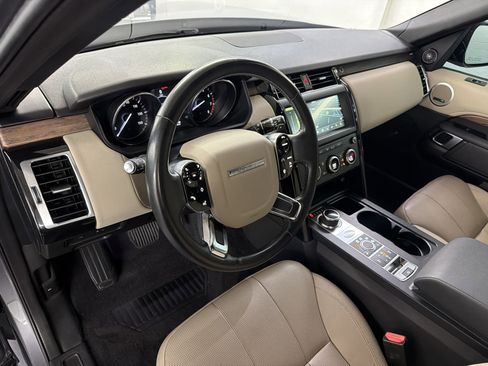 Used 2020 Land Rover Discovery SE AWD/4WD image 4