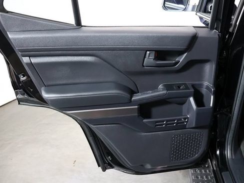 Used 2025 Toyota 4Runner SR5 AWD/4WD image 25