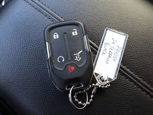 Used 2024 GMC Terrain SLT image 32