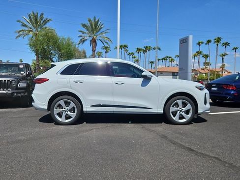 Used 2025 Audi Q5 Premium Plus w/ Premium Plus AWD/4WD image 4