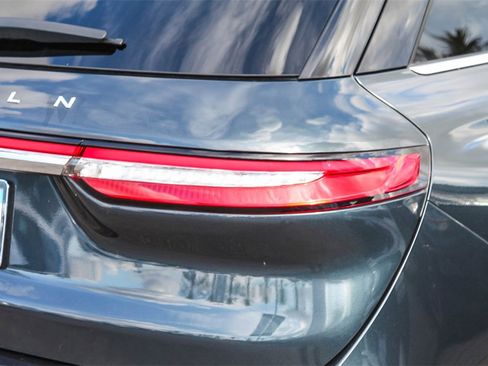 Used 2022 Lincoln Corsair Reserve image 11