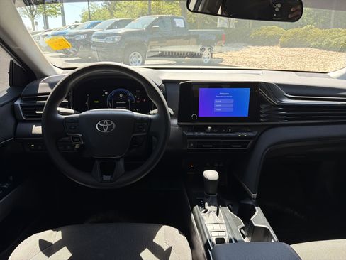 Used 2025 Toyota Camry LE FWD image 22