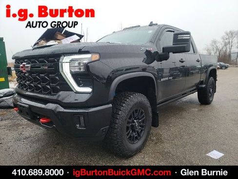 Used 2024 Chevrolet Silverado 2500 ZR2 w/ Technology Package image 3