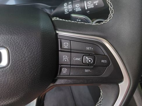 Used 2024 Jeep Grand Cherokee Laredo X AWD/4WD image 6