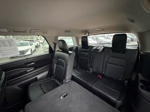 Used 2025 Nissan Pathfinder SL AWD/4WD image 27