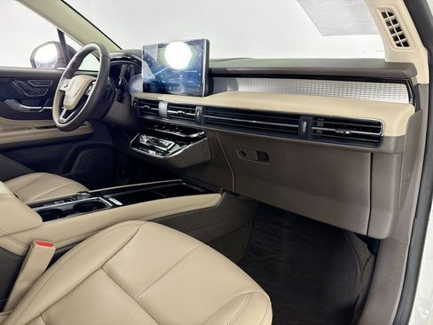 Used 2023 Lincoln Corsair FWD image 13