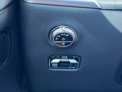 Used 2025 Mercedes-Benz GLC 300 image 32
