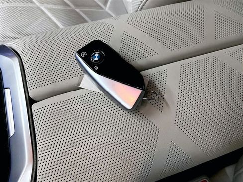 Certified 2025 BMW 760i xDrive AWD/4WD image 12