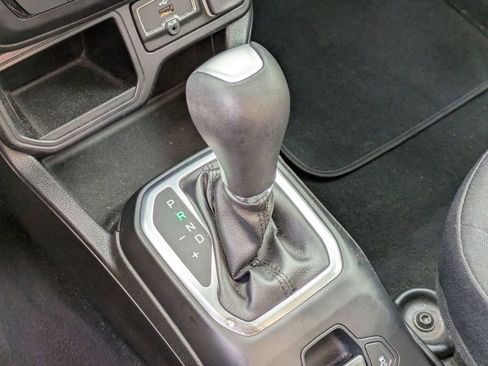 Used 2019 Jeep Renegade Latitude image 24