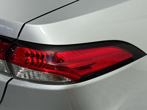 Used 2025 Toyota Corolla LE FWD image 31