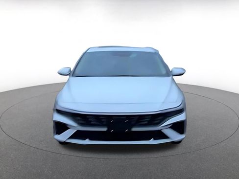 Used 2025 Hyundai Elantra SEL image 4