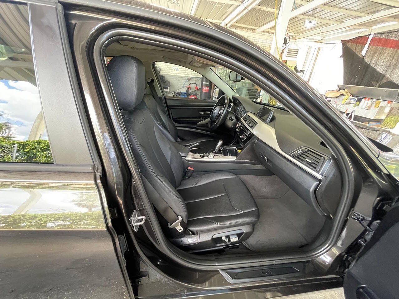 Used 2018 BMW 320i Sedan RWD image 8
