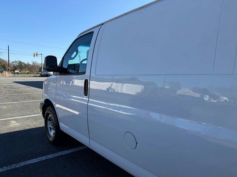 Used 2022 GMC Savana 2500 Regular Van 3D w/ Communications Package image 23