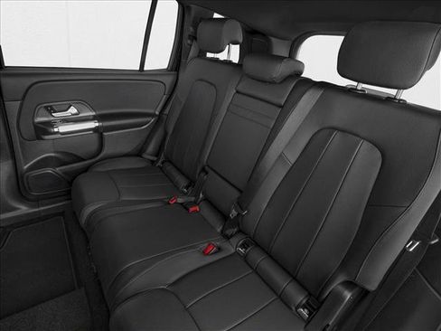 New 2025 Mercedes-Benz GLB 250 4MATIC image 9