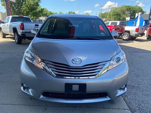 Used 2017 Toyota Sienna XLE FWD image 7