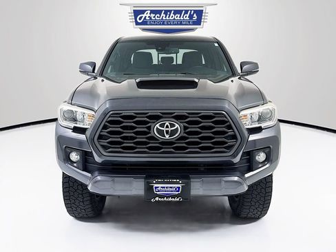 Used 2018 Toyota Tacoma TRD Sport AWD/4WD image 2