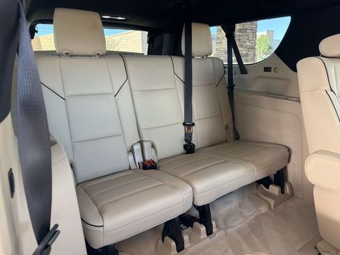 Certified 2023 Cadillac Escalade ESV Premium Luxury w/ LPO, Radiant Package image 28