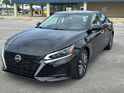Used 2025 Nissan Altima 2.5 SV FWD image 1