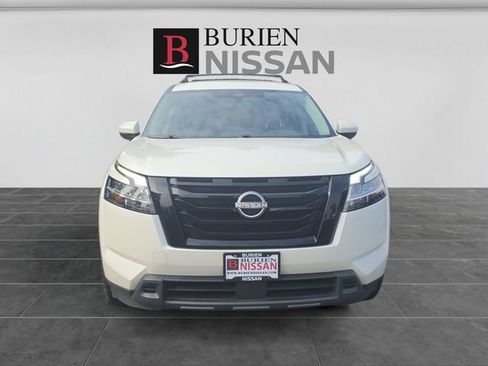 Used 2022 Nissan Pathfinder SV w/ SV Black Package AWD/4WD image 8