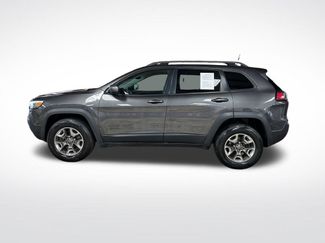 Used 2019 Jeep Cherokee Trailhawk w/ Cold Weather Group AWD/4WD video 2