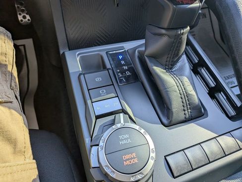 Used 2025 Toyota Tacoma TRD Sport image 17