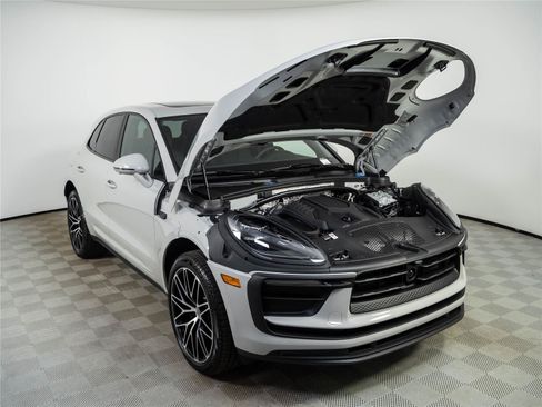 New 2026 Porsche Macan Turbo AWD/4WD image 34
